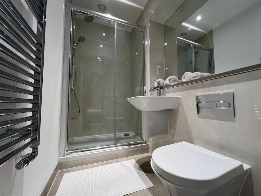 2 Bed Penthouse Style Apartment Londyn Zewnętrze zdjęcie