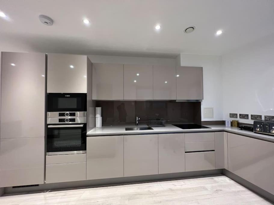 2 Bed Penthouse Style Apartment Londyn Zewnętrze zdjęcie