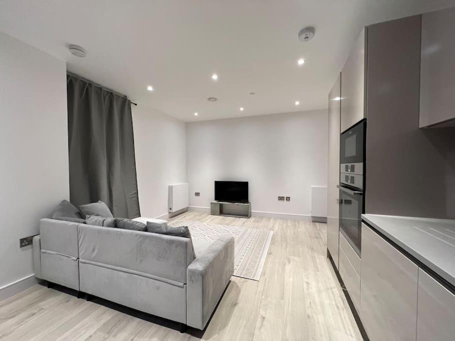 2 Bed Penthouse Style Apartment Londyn Zewnętrze zdjęcie