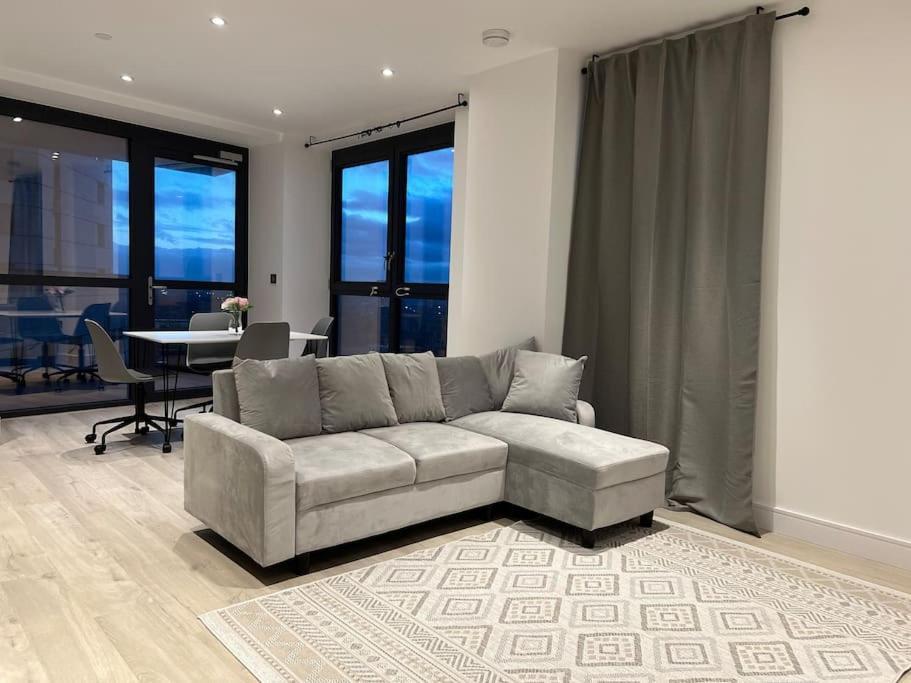 2 Bed Penthouse Style Apartment Londyn Zewnętrze zdjęcie